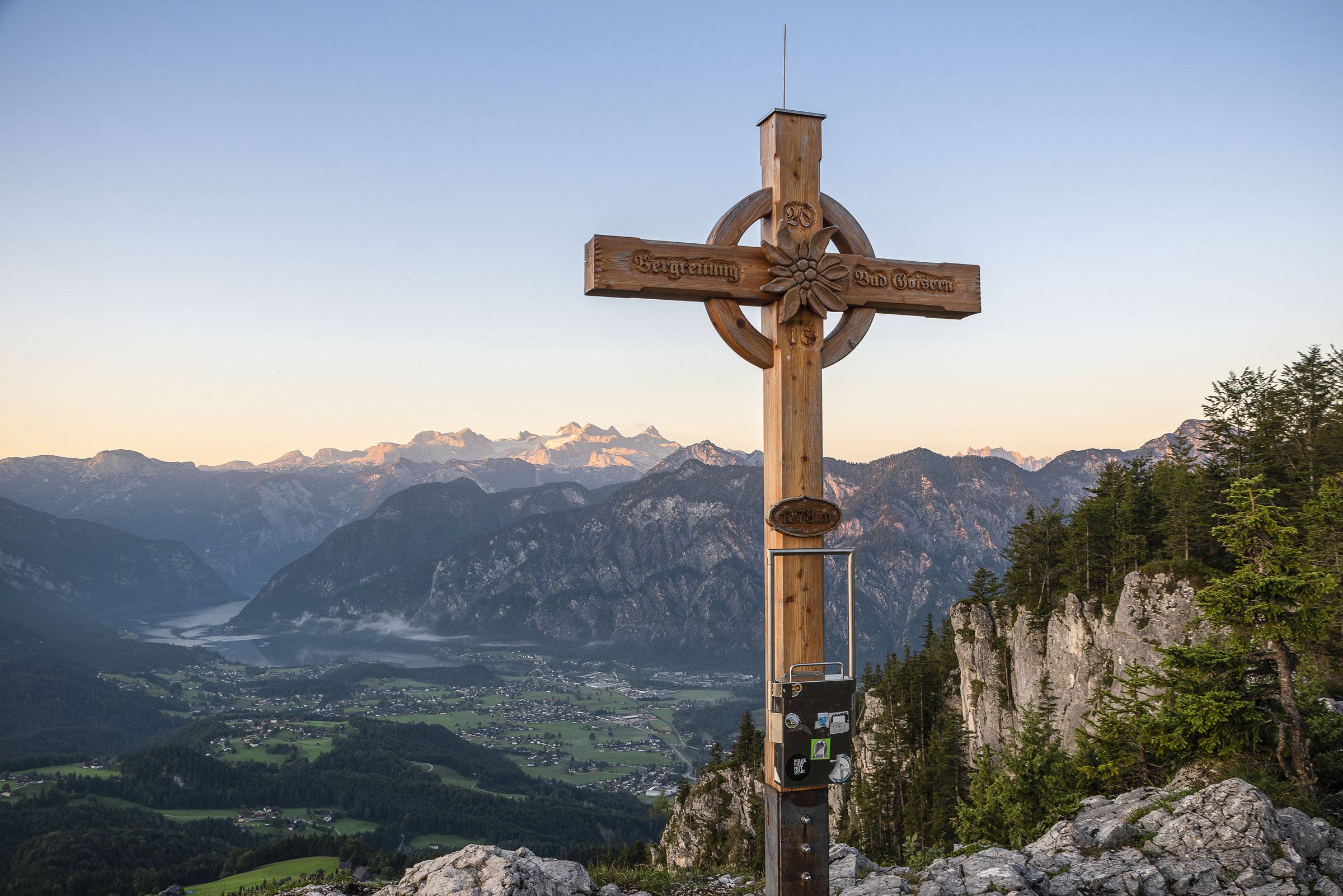 Bergrettungs-Kreuz mit Panorama über Bad Goisern