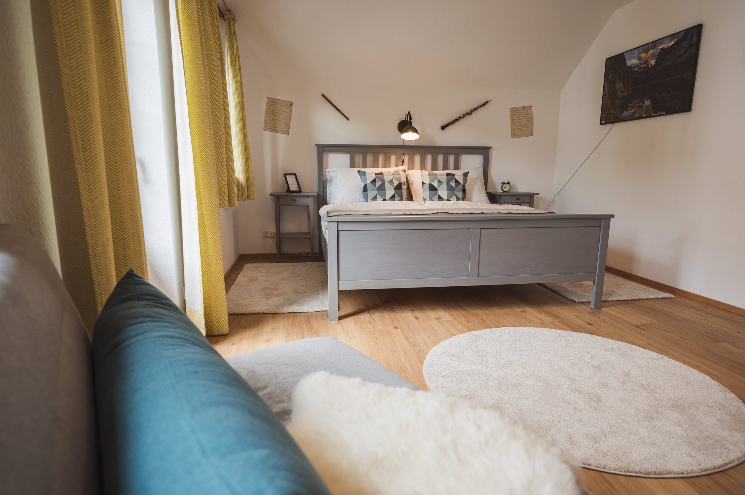 Musiker-Wohnung: Schlafzimmer mit Klarinette und Oboe
